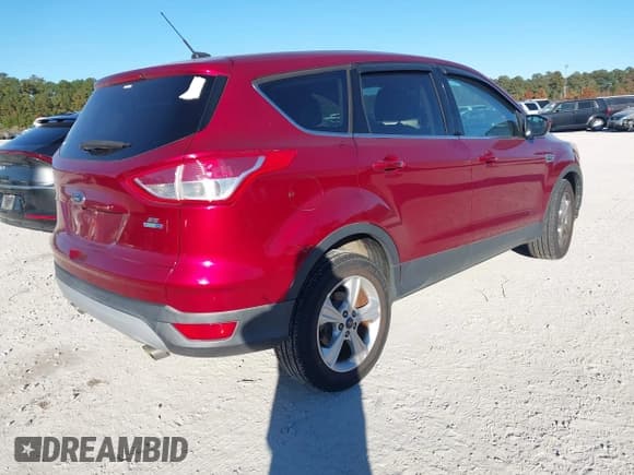 ✅ 2016 Ford Escape SE • VIN: 1FMCU9GX5GUB10713 • Lot: 43716484. Wystawiony na IAAI z przebiegiem 149 190 mil. Bezpłatny archiwum sprzedaży aukcyjnych z USA i szczegółowy raport historii pojazdu na DreamBid. Zdjęcie 4.
