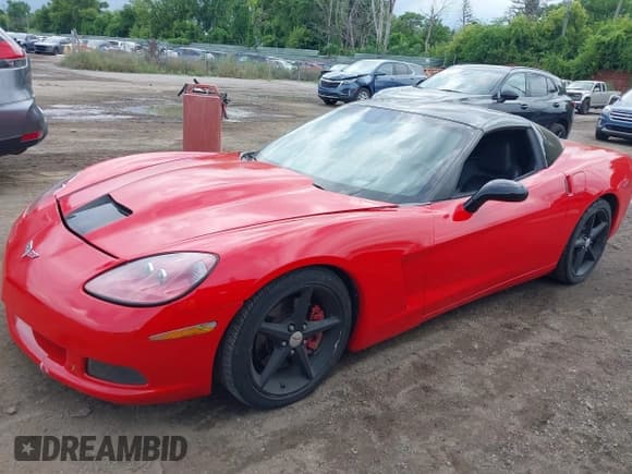 ✅ 2012 Chevrolet Corvette 1LT • VIN: 1G1YA2DW5C5108754 • Lot: 42830016. Listed on IAAI with 32,522 mi. Free auction sales archive from the USA and detailed vehicle history report at DreamBid. Image 2.