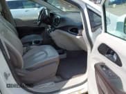 ✅ 2018 Chrysler Pacifica Touring L • VIN: 2C4RC1BG9JR141879 • Lot: 42801376. Wystawiony na IAAI z przebiegiem 137 968 mil. Bezpłatny archiwum sprzedaży aukcyjnych z USA i szczegółowy raport historii pojazdu na DreamBid. Zdjęcie 5.