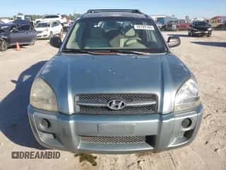 2005 Hyundai Tucson GL z VIN KM8JM12BX5U168799, wystawiony jako Copart lot #84709184 z przebiegiem 127 109 mil mil oraz Szkoda całkowita • Salvage title. Historia ofert i sprzedaży dostępna na DreamBid. Obrazek 5.