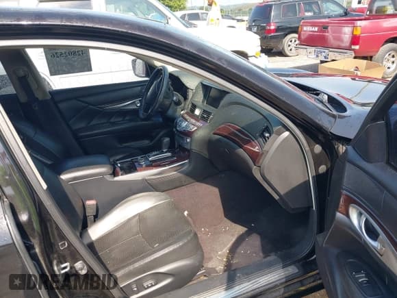 ✅ 2012 Infiniti M • VIN: JN1BY1AP5CM331675 • Lot: 42802526. Wystawiony na IAAI z przebiegiem 215 239 mil. Bezpłatny archiwum sprzedaży aukcyjnych z USA i szczegółowy raport historii pojazdu na DreamBid. Zdjęcie 5.