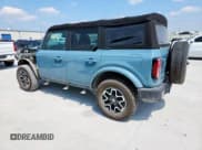 ✅ 2022 Ford Bronco • VIN: 1FMDE5DH2NLB76999 • Lot: 67113325. Wystawiony na Copart z przebiegiem 42 557 mil. Bezpłatny archiwum sprzedaży aukcyjnych z USA i szczegółowy raport historii pojazdu na DreamBid. Zdjęcie 2.