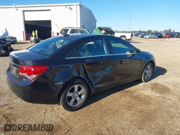 ✅ 2016 Chevrolet Cruze LT • VIN: 1G1PE5SB3G7165823 • Lot: 43393094. Listed on IAAI with 68,339 mi. Free auction sales archive from the USA and detailed vehicle history report at DreamBid. Image 4.