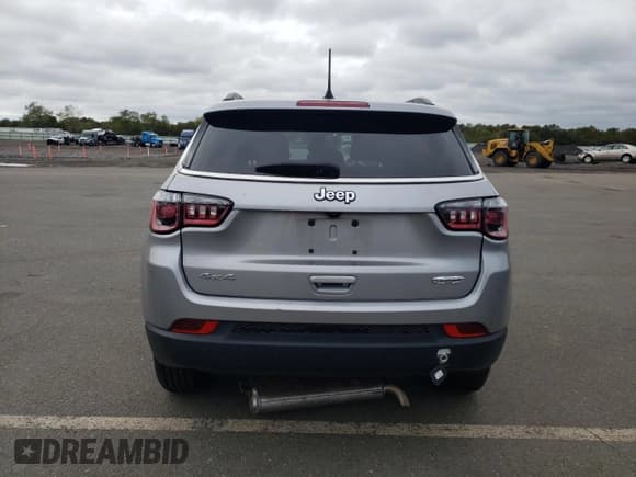 ✅ 2022 Jeep Compass Latitude • VIN: 3C4NJDBB6NT223887 • Lot: 86069525. Listed on Copart with 42,877 mi. Free auction sales archive from the USA and detailed vehicle history report at DreamBid. Image 6.