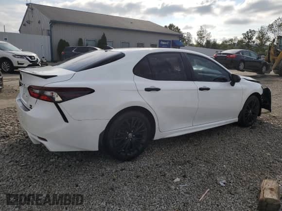 2021 Toyota Camry SE с VIN 4T1G11BK8MU026050, выставлен на аукционе Copart как лот 69176245 с пробегом 64 683 миль миль и Списание • Salvage title. История ставок и продаж доступна на DreamBid. Изображение 3.