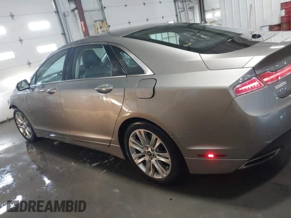 ✅ 2015 Lincoln MKZ Hybrid • VIN: 3LN6L2LU3FR614329 • Lot: 41295489. Wystawiony na IAAI z przebiegiem 103 909 mil. Bezpłatny archiwum sprzedaży aukcyjnych z USA i szczegółowy raport historii pojazdu na DreamBid. Zdjęcie 15.
