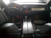 ✅ 2012 BMW X5 M • VIN: 5YMGY0C53CLK27448 • Lot: 90793635. Wystawiony na Copart z przebiegiem 146 435 mil. Bezpłatny archiwum sprzedaży aukcyjnych z USA i szczegółowy raport historii pojazdu na DreamBid. Zdjęcie 8.