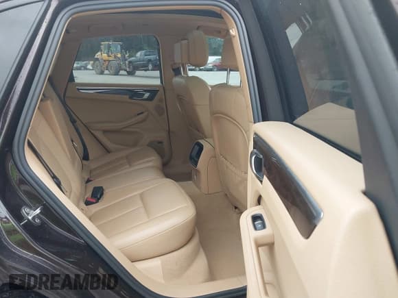 ✅ 2015 Porsche Macan S • VIN: WP1AB2A57FLB61696 • Лот: 43382090. Опубликован ранее на IAAI с пробегом 140 504 миль. Бесплатный доступ к архиву аукционных продаж из США и подробный отчёт об истории автомобиля на DreamBid. Изображение 8.