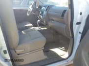 ✅ 2017 Nissan Frontier SV • VIN: 1N6AD0EV4HN705375 • Lot: 43431231. Wystawiony na IAAI z przebiegiem 109 355 mil. Bezpłatny archiwum sprzedaży aukcyjnych z USA i szczegółowy raport historii pojazdu na DreamBid. Zdjęcie 5.