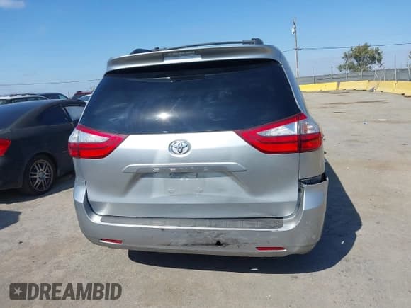 ✅ 2015 Toyota Sienna LE AAS • VIN: 5TDKK3DC3FS685643 • Lot: 43401772. Listed on IAAI with 203,402 mi. Free auction sales archive from the USA and detailed vehicle history report at DreamBid. Image 16.