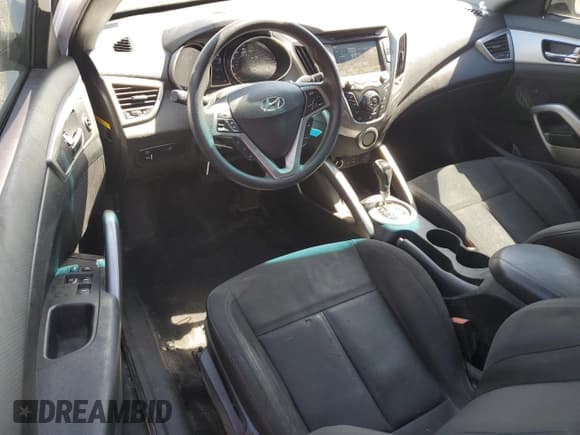 ✅ 2016 Hyundai Veloster • VIN: KMHTC6AD4GU277239 • Lot: 46467565. Wystawiony na Copart z przebiegiem 122 613 mil. Bezpłatny archiwum sprzedaży aukcyjnych z USA i szczegółowy raport historii pojazdu na DreamBid. Zdjęcie 8.