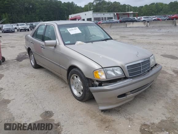 ✅ 1999 Mercedes-Benz C 230/260/280/320 • VIN: WDBHA29G2XA789962 • Lot: 42957917. Wystawiony na IAAI z przebiegiem 112 800 mil. Bezpłatny archiwum sprzedaży aukcyjnych z USA i szczegółowy raport historii pojazdu na DreamBid. Zdjęcie 1.