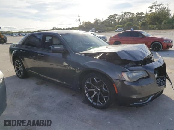 ✅ 2017 Chrysler 300 S Alloy Edition • VIN: 2C3CCABG3HH505949 • Lot: 92900875. Listed on Copart with 78,662 mi. Free auction sales archive from the USA and detailed vehicle history report at DreamBid. Image 4.
