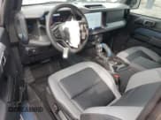 ✅ 2024 Ford Bronco Black Diamond • VIN: 1FMDE1AP4RLB30472 • Lot: 59078055. Wystawiony na Copart z przebiegiem 2 703 mil. Bezpłatny archiwum sprzedaży aukcyjnych z USA i szczegółowy raport historii pojazdu na DreamBid. Zdjęcie 8.