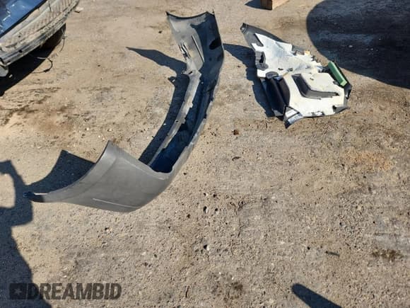 ✅ 2005 Ford Escape XLT • VIN: 1FMYU03105KB07391 • Lot: 85858105. Wystawiony na Copart z przebiegiem 127 907 mil. Bezpłatny archiwum sprzedaży aukcyjnych z USA i szczegółowy raport historii pojazdu na DreamBid. Zdjęcie 13.