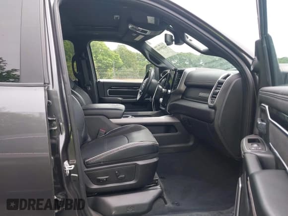 ✅ 2023 Ram 2500 Laramie • VIN: 3C6UR5NJ7PG523857 • Lot: 42289140. Wystawiony na IAAI z przebiegiem 49 130 mil. Bezpłatny archiwum sprzedaży aukcyjnych z USA i szczegółowy raport historii pojazdu na DreamBid. Zdjęcie 5.