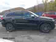 2018 Jeep Grand Cherokee Sterling z VIN 1C4RJFBGXJC425372, wystawiony jako IAAI lot #43595448 z przebiegiem 138 472 mil mil oraz . Historia ofert i sprzedaży dostępna na DreamBid. Obrazek 13.