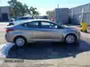 2016 Hyundai Elantra SE z VIN 5NPDH4AE8GH695143, wystawiony jako IAAI lot #43482332 z przebiegiem Nie podano mil oraz . Historia ofert i sprzedaży dostępna na DreamBid. Obrazek 13.