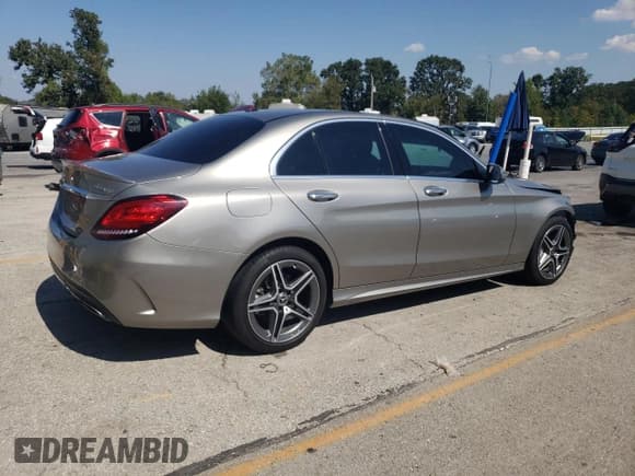 ✅ 2020 Mercedes-Benz C 300 • VIN: WDDWF8EB2LR527397 • Lot: 80670825. Wystawiony na Copart z przebiegiem 64 331 mil. Bezpłatny archiwum sprzedaży aukcyjnych z USA i szczegółowy raport historii pojazdu na DreamBid. Zdjęcie 3.