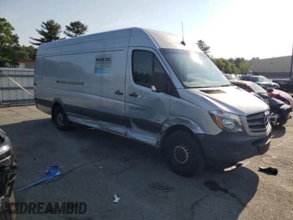✅ 2016 Mercedes-Benz Sprinter Cargo Worker • VIN: WD3PE8CDXGP211487 • Lot: 59587585. Listed on Copart with 174,776 mi. Free auction sales archive from the USA and detailed vehicle history report at DreamBid. Image 4.