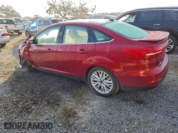 ✅ 2015 Ford Focus Titanium • VIN: 1FADP3J26FL215409 • Lot: 94588735. Wystawiony na Copart z przebiegiem 80 641 mil. Bezpłatny archiwum sprzedaży aukcyjnych z USA i szczegółowy raport historii pojazdu na DreamBid. Zdjęcie 2.