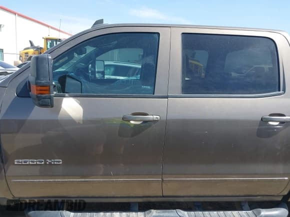 ✅ 2015 Chevrolet Silverado 2500HD LT • VIN: 1GC1KVEG5FF557414 • Lot: 41735823. Wystawiony na IAAI z przebiegiem 271 919 mil. Bezpłatny archiwum sprzedaży aukcyjnych z USA i szczegółowy raport historii pojazdu na DreamBid. Zdjęcie 14.