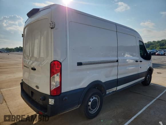 ✅ 2018 Ford Transit • VIN: 1FTBW2CM7JKA13948 • Lot: 64656735. Wystawiony na Copart z przebiegiem 203 847 mil. Bezpłatny archiwum sprzedaży aukcyjnych z USA i szczegółowy raport historii pojazdu na DreamBid. Zdjęcie 3.