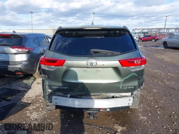 ✅ 2019 Toyota Highlander LE • VIN: 5TDBZRFH9KS950454 • Lot: 43624665. Wystawiony na IAAI z przebiegiem 42 083 mil. Bezpłatny archiwum sprzedaży aukcyjnych z USA i szczegółowy raport historii pojazdu na DreamBid. Zdjęcie 17.