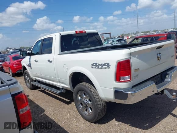 ✅ 2018 Ram 2500 Laramie • VIN: 3C6UR5FL0JG329369 • Lot: 42539876. Wystawiony na IAAI z przebiegiem 36 872 mil. Bezpłatny archiwum sprzedaży aukcyjnych z USA i szczegółowy raport historii pojazdu na DreamBid. Zdjęcie 14.