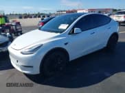 ✅ 2022 Tesla Model Y Long Range • VIN: 7SAYGDEE2NF385647 • Lot: 43434361. Wystawiony na IAAI z przebiegiem 86 365 mil. Bezpłatny archiwum sprzedaży aukcyjnych z USA i szczegółowy raport historii pojazdu na DreamBid. Zdjęcie 2.