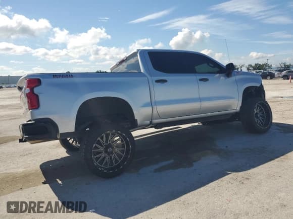 ✅ 2020 Chevrolet Silverado 1500 Custom Trail Boss • VIN: 1GCPYCEFXLZ361029 • Lot: 60386244. Wystawiony na Copart z przebiegiem 41 525 mil. Bezpłatny archiwum sprzedaży aukcyjnych z USA i szczegółowy raport historii pojazdu na DreamBid. Zdjęcie 3.