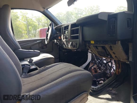 ✅ 2015 Chevrolet Express Cargo • VIN: 1GCWGFCF0F1153683 • Lot: 42143802. Listed on IAAI with Not provided. Free auction sales archive from the USA and detailed vehicle history report at DreamBid. Image 5.