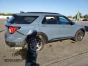 ✅ 2025 Ford Explorer Active • VIN: 1FMUK8DH5SGA46911 • Lot: 82385765. Wystawiony na Copart z przebiegiem 5 485 mil. Bezpłatny archiwum sprzedaży aukcyjnych z USA i szczegółowy raport historii pojazdu na DreamBid. Zdjęcie 3.