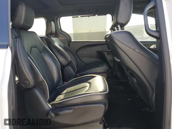 ✅ 2023 Chrysler Pacifica Hybrid Limited • VIN: 2C4RC1S77PR622562 • Lot: 53624185. Listed on Copart with 32,160 mi. Free auction sales archive from the USA and detailed vehicle history report at DreamBid. Image 11.