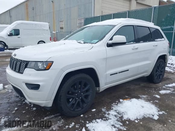 ✅ 2018 Jeep Grand Cherokee Altitude • VIN: 1C4RJFAGXJC120469 • Lot: 43674610. Listed on IAAI with 189,629 mi. Free auction sales archive from the USA and detailed vehicle history report at DreamBid. Image 17.