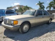 ✅ 1988 Mercedes-Benz 560 • VIN: WDBCA39D4JA389043 • Lot: 61840755. Wystawiony na Copart z przebiegiem 94 327 mil. Bezpłatny archiwum sprzedaży aukcyjnych z USA i szczegółowy raport historii pojazdu na DreamBid. Zdjęcie 1.