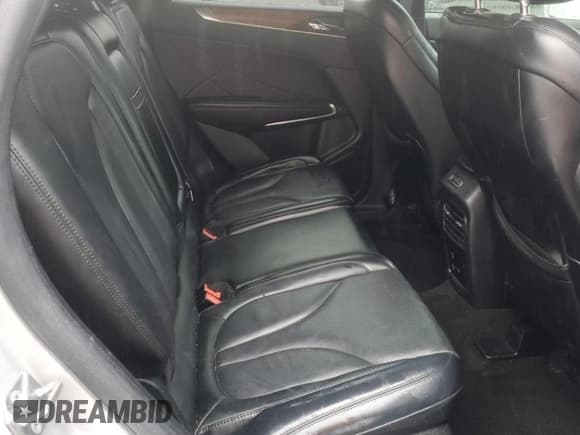 ✅ 2019 Lincoln MKC Reserve • VIN: 5LMCJ3D91KUL22655 • Lot: 80437935. Wystawiony na Copart z przebiegiem 74 884 mil. Bezpłatny archiwum sprzedaży aukcyjnych z USA i szczegółowy raport historii pojazdu na DreamBid. Zdjęcie 11.