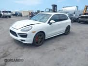✅ 2013 Porsche Cayenne GTS • VIN: WP1AD2A20DLA71335 • Lot: 43365970. Wystawiony na IAAI z przebiegiem 134 508 mil. Bezpłatny archiwum sprzedaży aukcyjnych z USA i szczegółowy raport historii pojazdu na DreamBid. Zdjęcie 17.