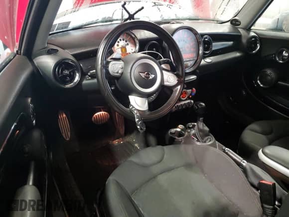 2010 MINI Hardtop S with VIN WMWMF7C53ATZ72544, listed as a Copart auction lot 64125695 with 70,587 mi miles and Clean title. Bid and sale history available at DreamBid. Image 8.