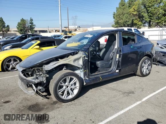 ✅ 2024 Tesla Model Y • VIN: 7SAYGDED5RF097313 • Lot: 91060415. Wystawiony na Copart z przebiegiem 26 346 mil. Bezpłatny archiwum sprzedaży aukcyjnych z USA i szczegółowy raport historii pojazdu na DreamBid. Zdjęcie 1.