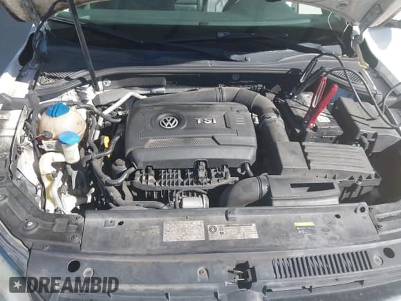 ✅ 2015 Volkswagen Passat SE • VIN: 1VWBS7A31FC075556 • Лот: 43933180. Опубликован ранее на IAAI с пробегом 131 543 миль. Бесплатный доступ к архиву аукционных продаж из США и подробный отчёт об истории автомобиля на DreamBid. Изображение 10.