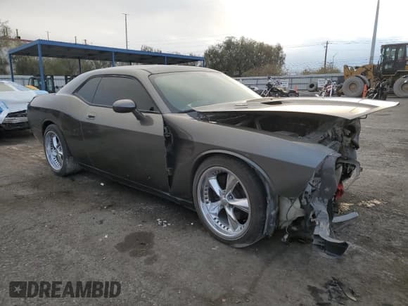 ✅ 2009 Dodge Challenger R/T • VIN: 2B3LJ54T19H542696 • Lot: 82454434. Wystawiony na Copart z przebiegiem 141 889 mil. Bezpłatny archiwum sprzedaży aukcyjnych z USA i szczegółowy raport historii pojazdu na DreamBid. Zdjęcie 4.
