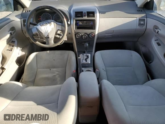 ✅ 2010 Toyota Corolla • VIN: 2T1BU4EE1AC363990 • Lot: 52001595. Wystawiony na Copart z przebiegiem 244 000 mil. Bezpłatny archiwum sprzedaży aukcyjnych z USA i szczegółowy raport historii pojazdu na DreamBid. Zdjęcie 8.