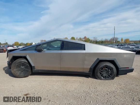 ✅ 2024 Tesla Cybertruck Cyberbeast • VIN: 7G2CEHEE3RA052538 • Lot: 43562131. Listed on IAAI with 60 mi. Free auction sales archive from the USA and detailed vehicle history report at DreamBid. Image 14.