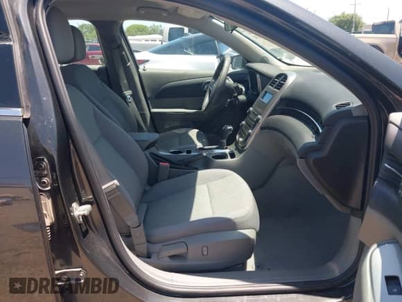 2014 Chevrolet Malibu LS z VIN 1G11A5SL1EF250060, wystawiony jako IAAI lot #42547248 z przebiegiem 112 363 mil mil oraz . Historia ofert i sprzedaży dostępna na DreamBid. Obrazek 5.