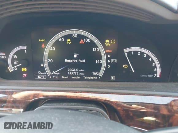 ✅ 2013 Mercedes-Benz S 550 • VIN: WDDNG7DB9DA495780 • Lot: 43425705. Wystawiony na IAAI z przebiegiem 135 723 mil. Bezpłatny archiwum sprzedaży aukcyjnych z USA i szczegółowy raport historii pojazdu na DreamBid. Zdjęcie 7.