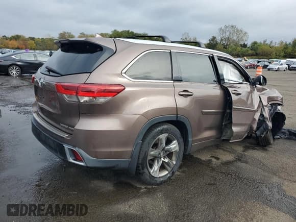✅ 2018 Toyota Highlander Limited Platinum • VIN: 5TDDZRFH5JS828696 • Lot: 85676505. Wystawiony na Copart z przebiegiem Nie podano. Bezpłatny archiwum sprzedaży aukcyjnych z USA i szczegółowy raport historii pojazdu na DreamBid. Zdjęcie 3.