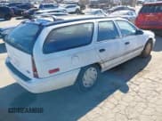 ✅ 1993 Ford Taurus • VIN: 1FACP5748PG130923 • Lot: 43898253. Wystawiony na IAAI z przebiegiem 962 004 mil. Bezpłatny archiwum sprzedaży aukcyjnych z USA i szczegółowy raport historii pojazdu na DreamBid. Zdjęcie 4.