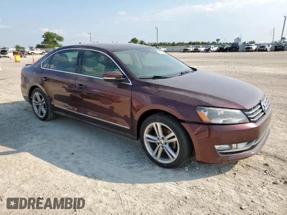✅ 2014 Volkswagen Passat SEL Premium • VIN: 1VWCM7A37EC095677 • Lot: 80901495. Wystawiony na Copart z przebiegiem 131 498 mil. Bezpłatny archiwum sprzedaży aukcyjnych z USA i szczegółowy raport historii pojazdu na DreamBid. Zdjęcie 4.