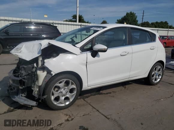 ✅ 2013 Ford Fiesta Titanium • VIN: 3FADP4FJ6DM150112 • Lot: 68310475. Wystawiony na Copart z przebiegiem 122 926 mil. Bezpłatny archiwum sprzedaży aukcyjnych z USA i szczegółowy raport historii pojazdu na DreamBid. Zdjęcie 1.